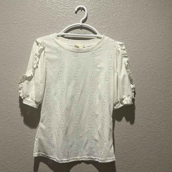 Blu Pepper Women’s Top Puff Ruffle Short Sleeve Round Neck Cream Size Medium - Picture 1 of 8